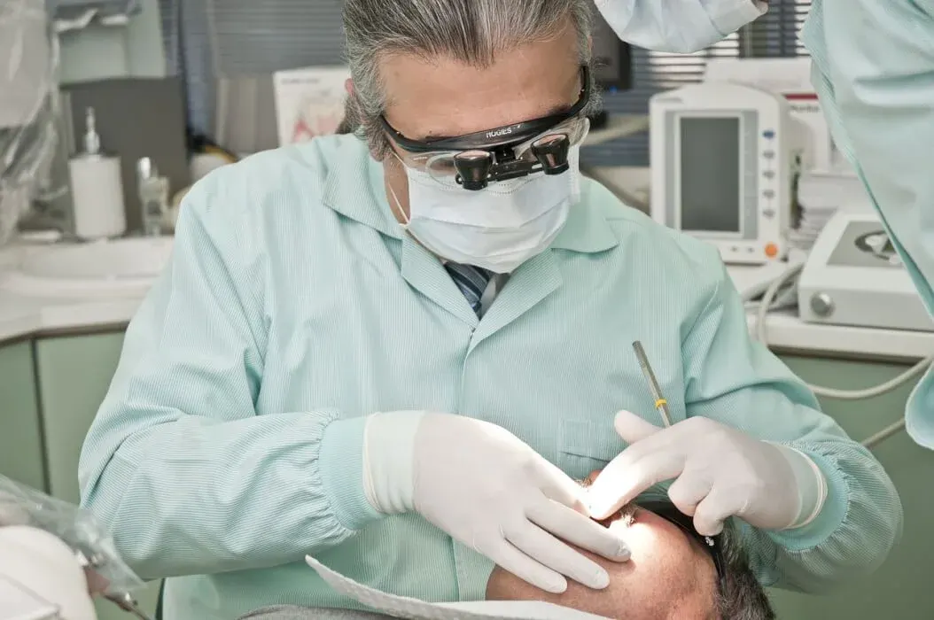dentist 2530990 1280